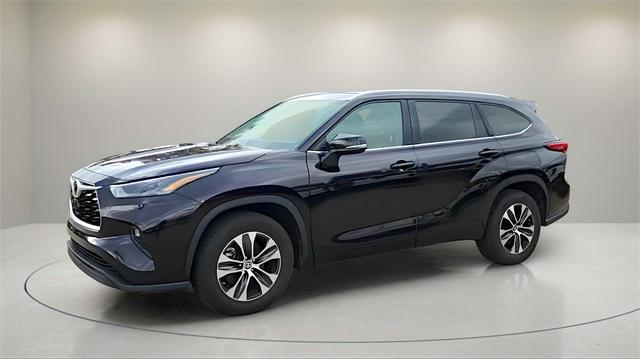 used 2022 Toyota Highlander car, priced at $32,491