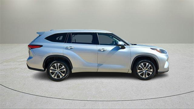 used 2022 Toyota Highlander car, priced at $31,949