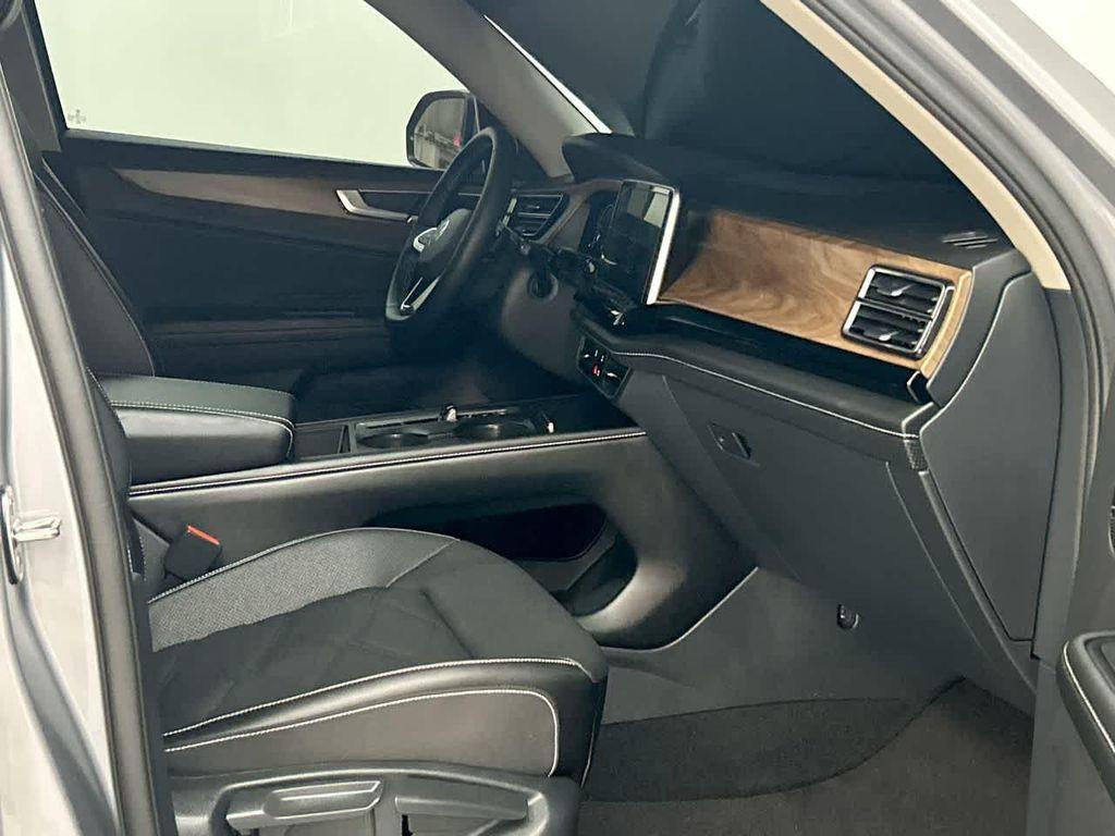 used 2024 Volkswagen Atlas car, priced at $31,900