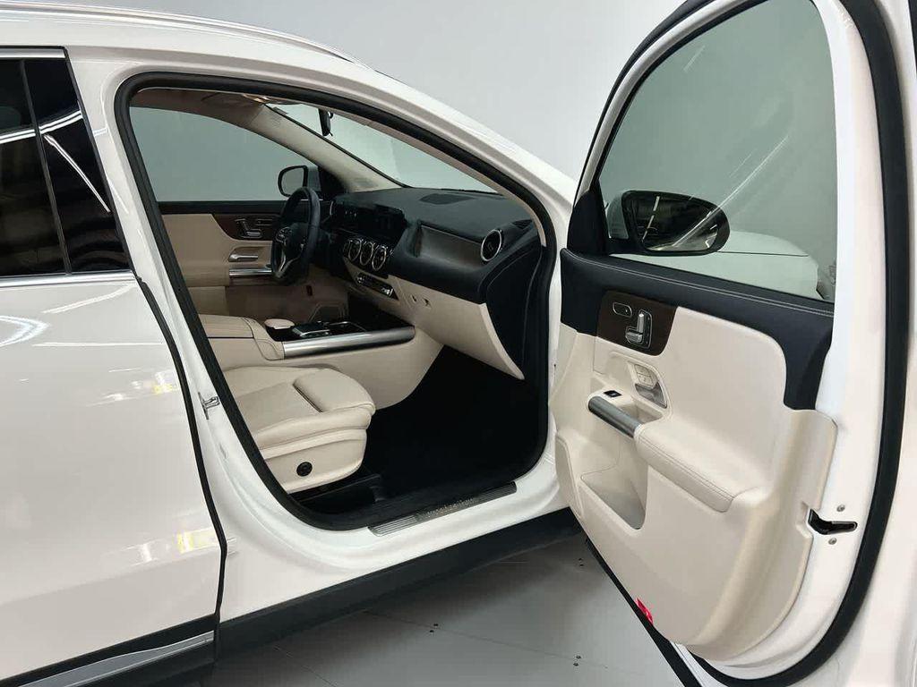 used 2023 Mercedes-Benz GLA 250 car, priced at $26,900