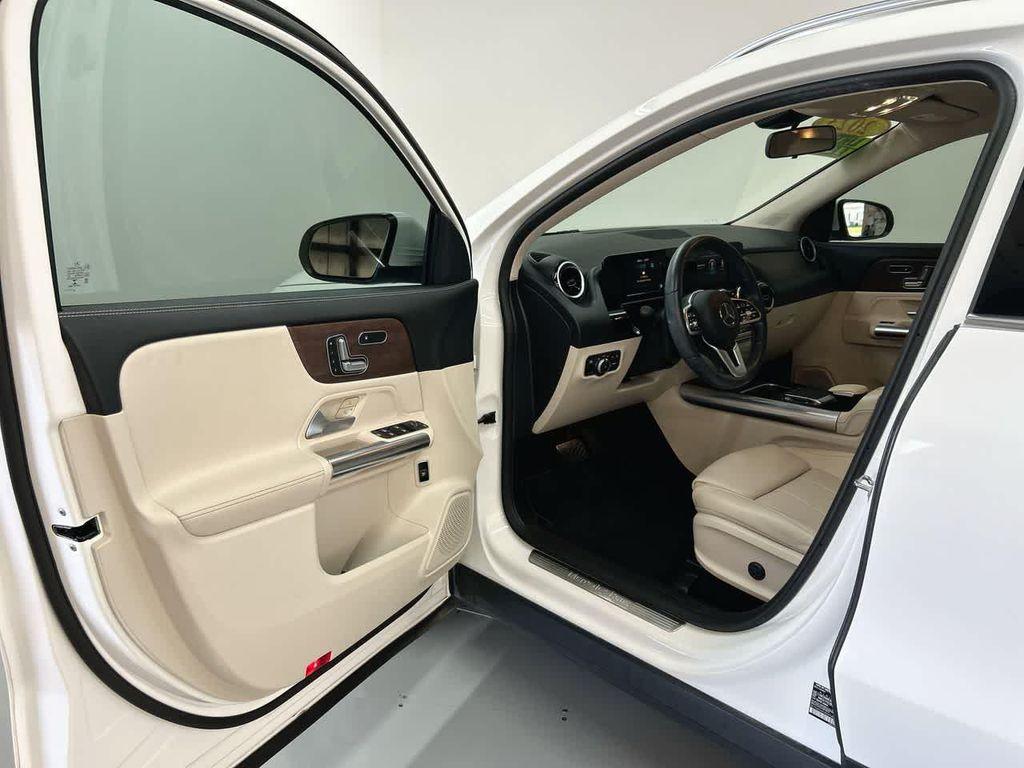 used 2023 Mercedes-Benz GLA 250 car, priced at $26,900