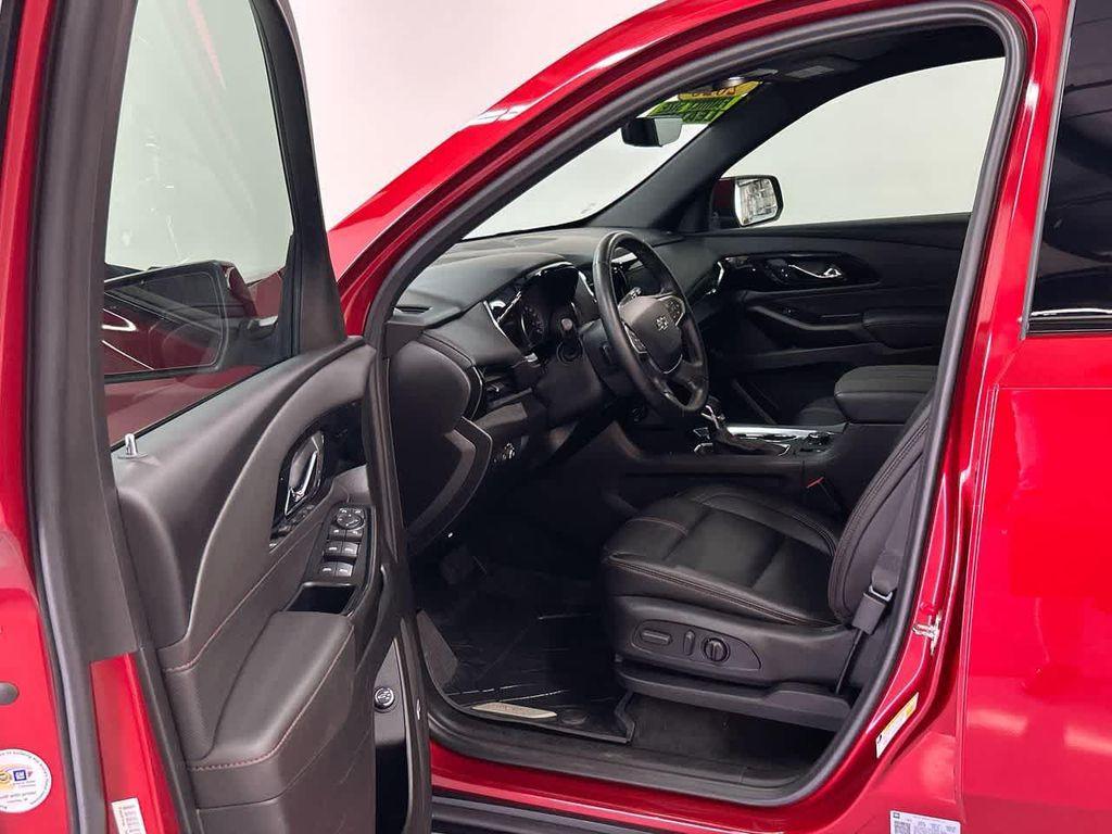 used 2023 Chevrolet Traverse car, priced at $36,900