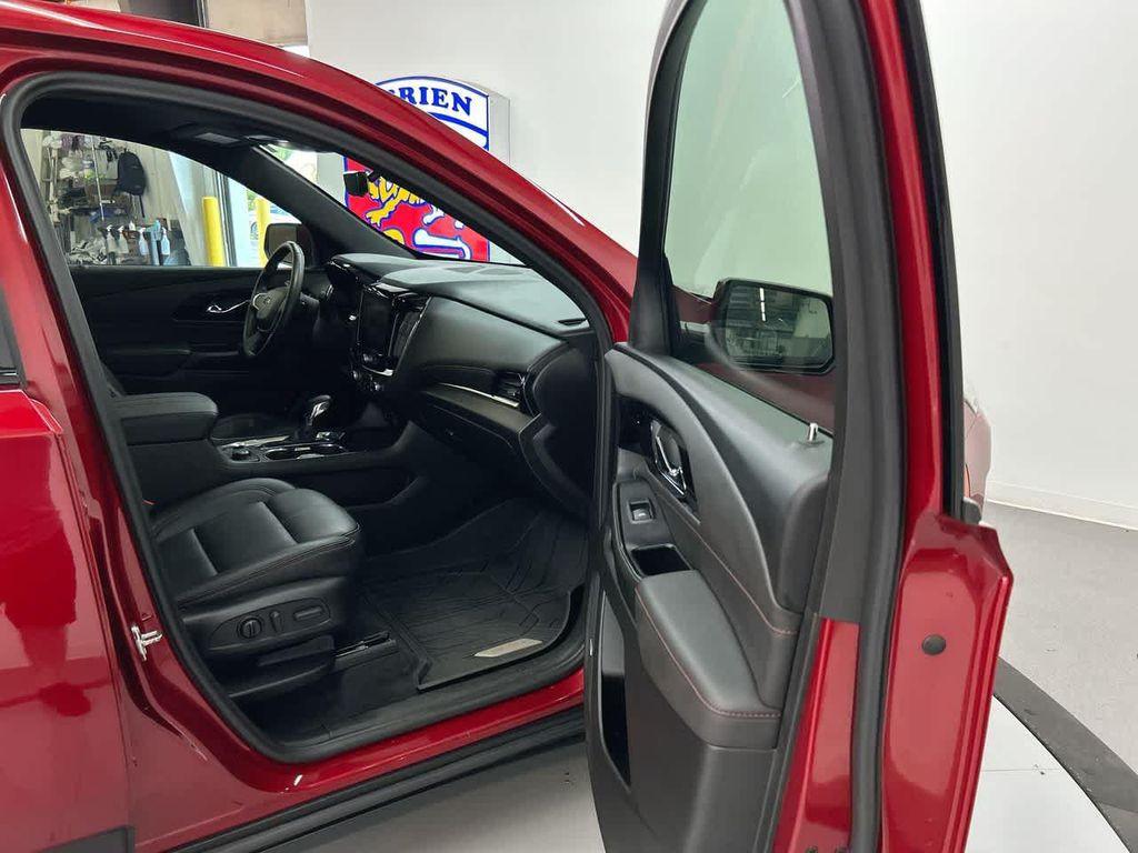 used 2023 Chevrolet Traverse car, priced at $36,900