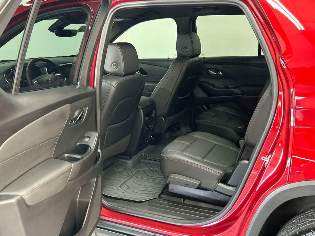 used 2023 Chevrolet Traverse car, priced at $36,900