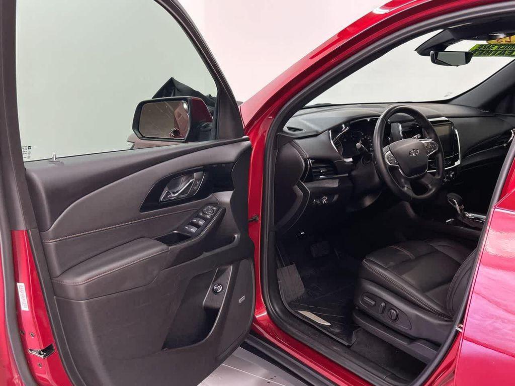 used 2023 Chevrolet Traverse car, priced at $36,900