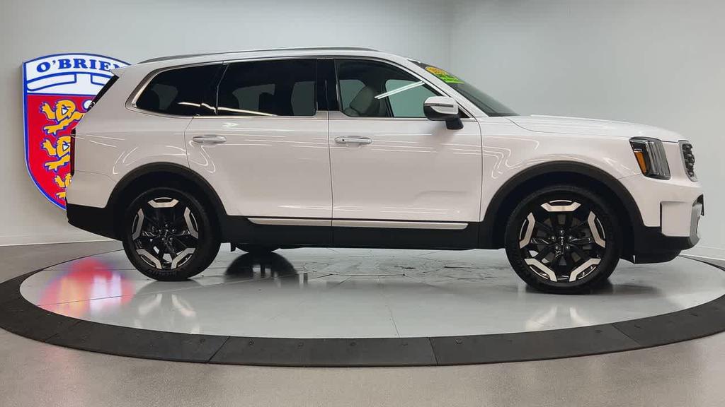 used 2023 Kia Telluride car, priced at $32,900