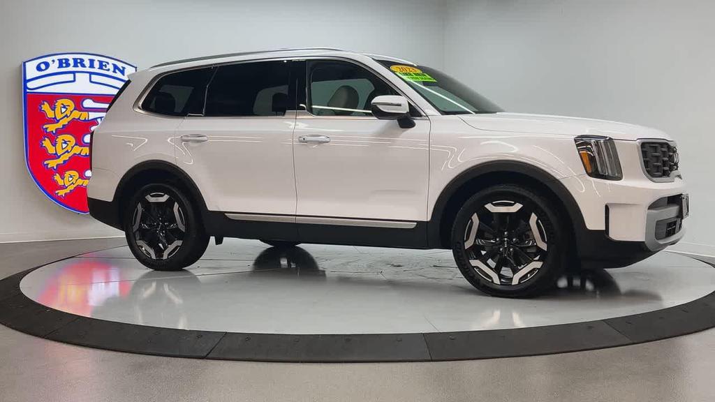 used 2023 Kia Telluride car, priced at $32,900