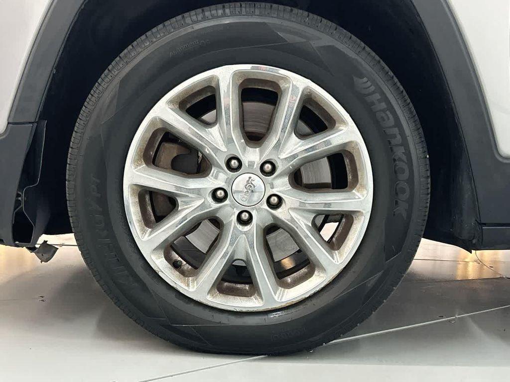 used 2016 Jeep Cherokee car, priced at $10,400
