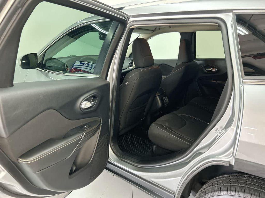 used 2016 Jeep Cherokee car, priced at $10,400