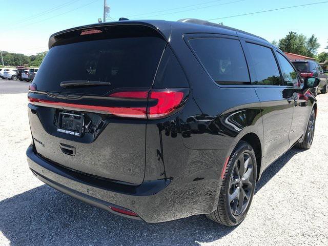 new 2024 Chrysler Pacifica car, priced at $43,437