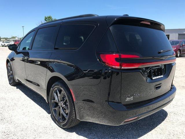 new 2024 Chrysler Pacifica car, priced at $43,437