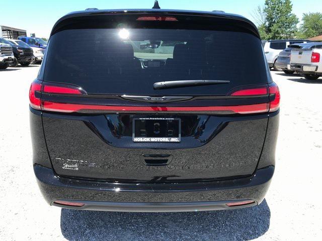 new 2024 Chrysler Pacifica car, priced at $43,437