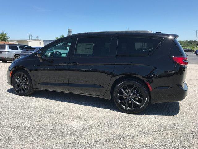 new 2024 Chrysler Pacifica car, priced at $43,437