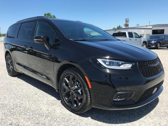 new 2024 Chrysler Pacifica car, priced at $43,437