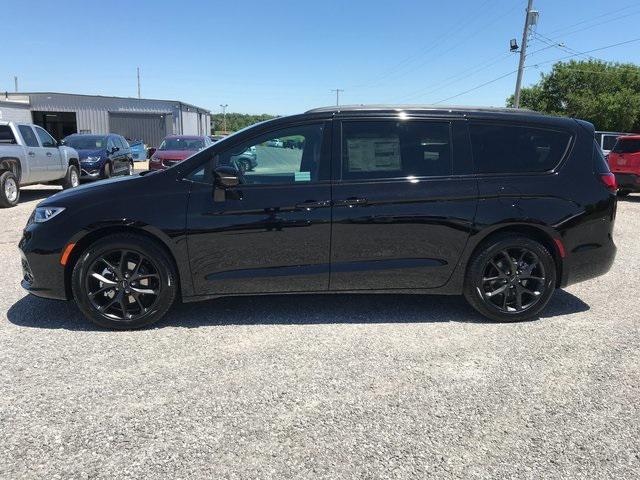 new 2024 Chrysler Pacifica car, priced at $43,437