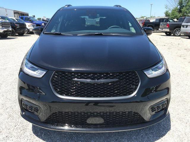 new 2024 Chrysler Pacifica car, priced at $43,437