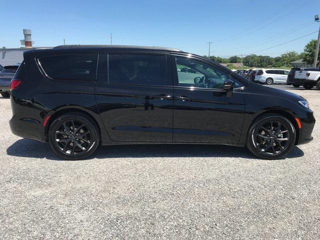 new 2024 Chrysler Pacifica car, priced at $43,437