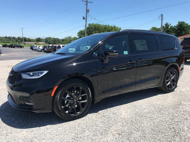 new 2024 Chrysler Pacifica car, priced at $43,437