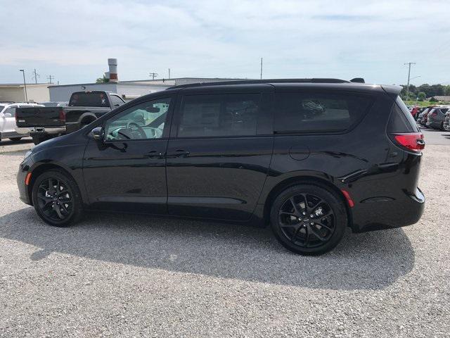 new 2024 Chrysler Pacifica car, priced at $43,437