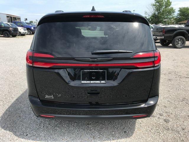 new 2024 Chrysler Pacifica car, priced at $43,437