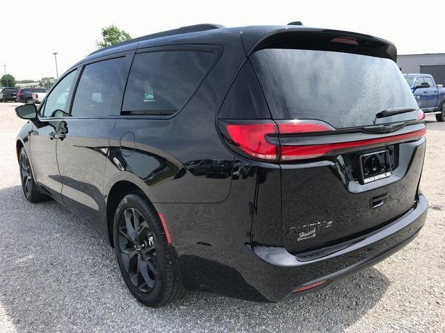 new 2024 Chrysler Pacifica car, priced at $43,437