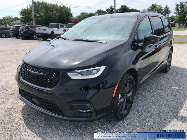 new 2024 Chrysler Pacifica car, priced at $43,437