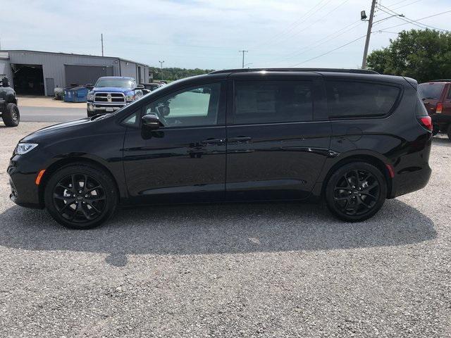 new 2024 Chrysler Pacifica car, priced at $43,437