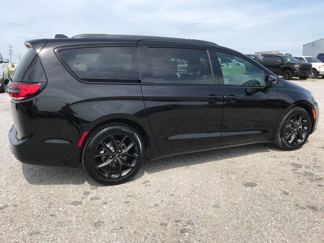 new 2024 Chrysler Pacifica car, priced at $43,437