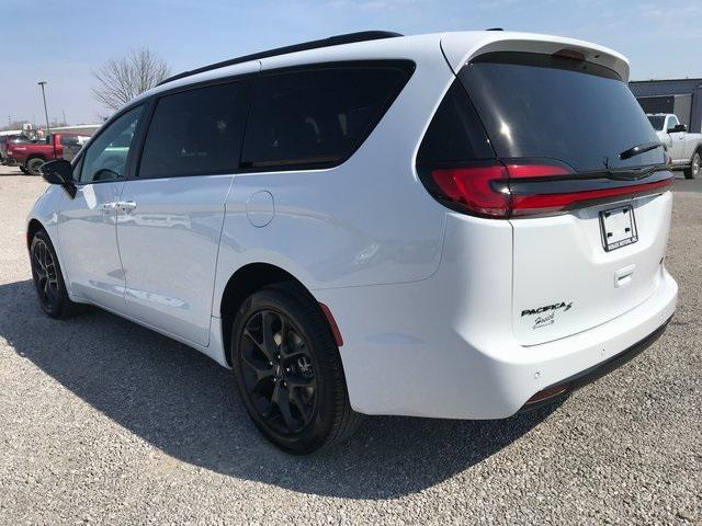 new 2024 Chrysler Pacifica car, priced at $49,098