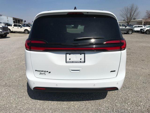 new 2024 Chrysler Pacifica car, priced at $49,098