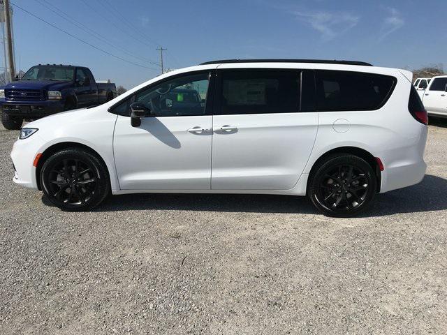 new 2024 Chrysler Pacifica car, priced at $49,098