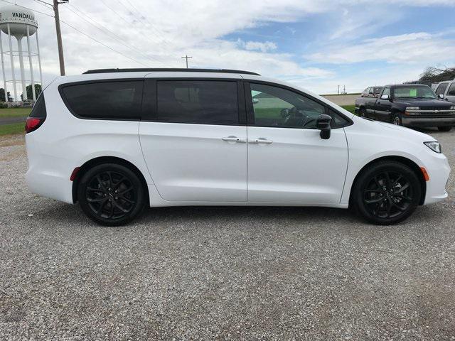 new 2024 Chrysler Pacifica car, priced at $47,295