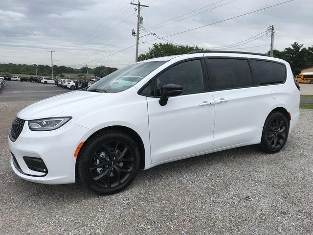 new 2024 Chrysler Pacifica car, priced at $47,295