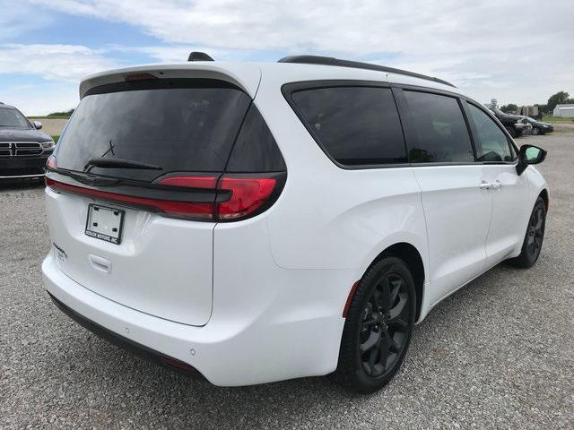 new 2024 Chrysler Pacifica car, priced at $47,295