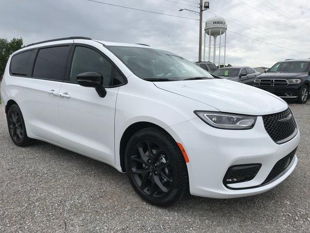 new 2024 Chrysler Pacifica car, priced at $47,295