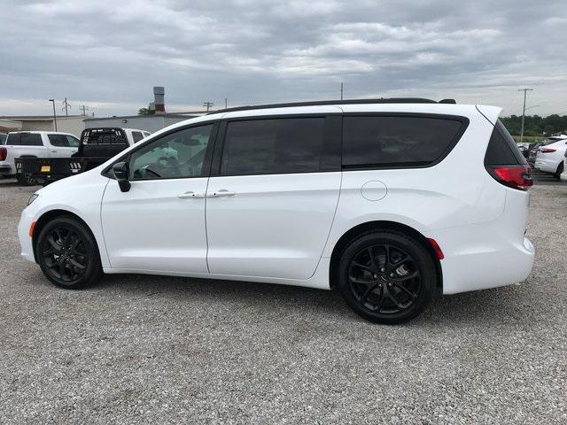 new 2024 Chrysler Pacifica car, priced at $47,295