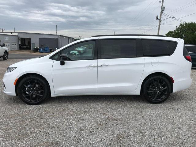 new 2024 Chrysler Pacifica car, priced at $47,295