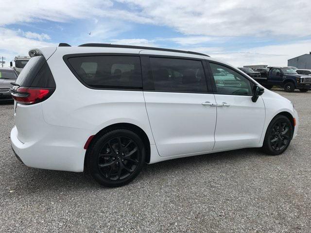 new 2024 Chrysler Pacifica car, priced at $47,295