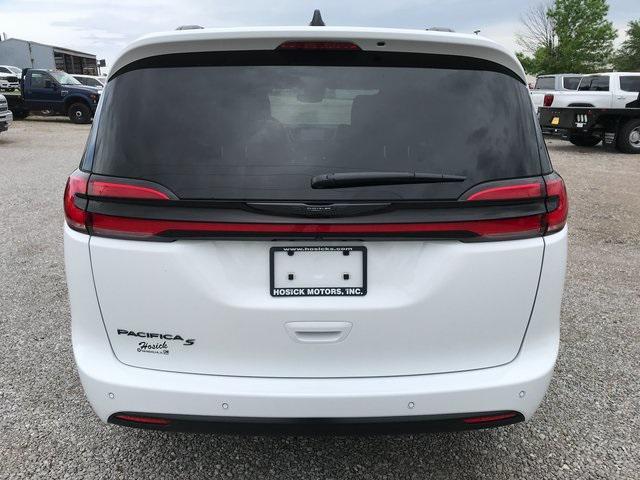 new 2024 Chrysler Pacifica car, priced at $47,295