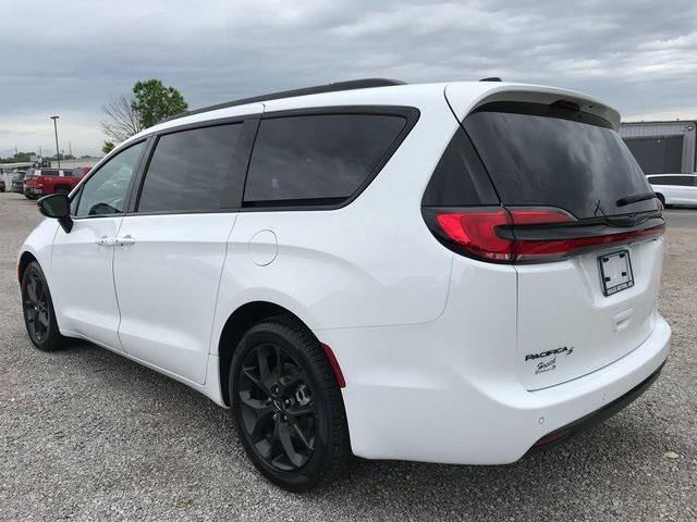 new 2024 Chrysler Pacifica car, priced at $47,295