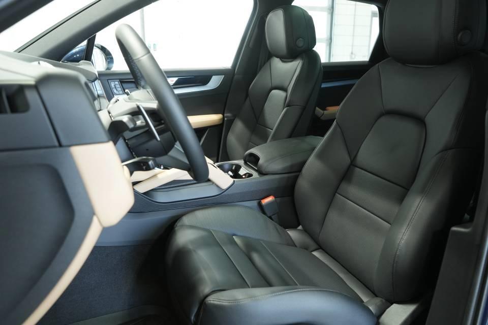 new 2024 Porsche Cayenne car, priced at $93,991