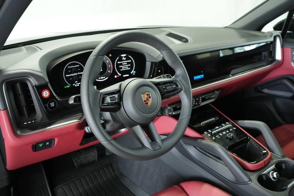 new 2025 Porsche Cayenne car, priced at $109,195