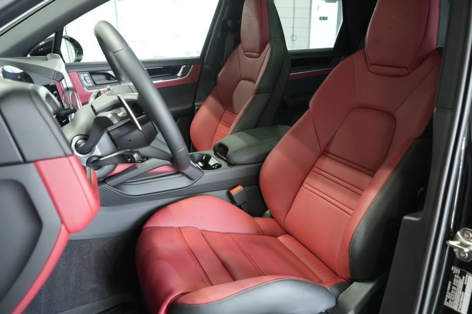 new 2025 Porsche Cayenne car, priced at $109,195
