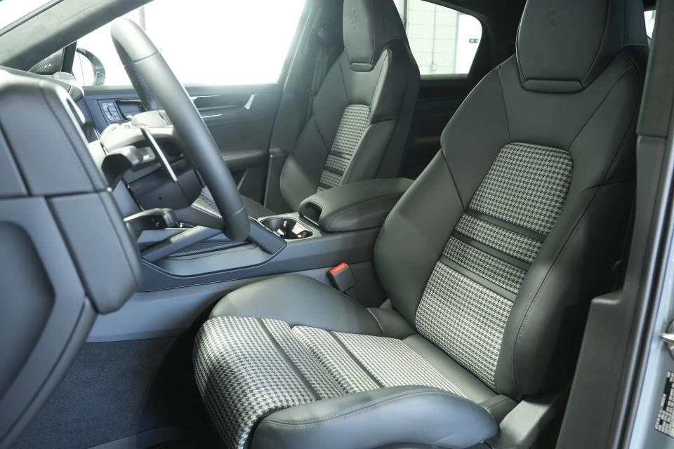 new 2025 Porsche Cayenne car, priced at $164,495