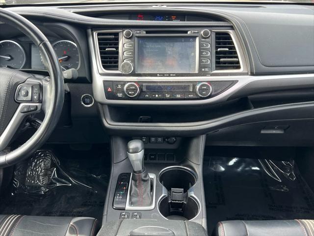 used 2019 Toyota Highlander car, priced at $23,888