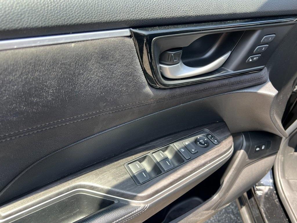 used 2018 Honda Clarity Plug-In Hybrid car, priced at $13,998