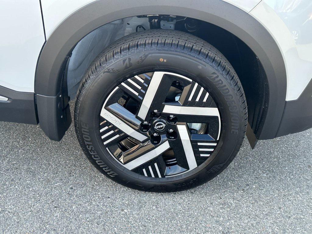 new 2025 Nissan Kicks car, priced at $25,095