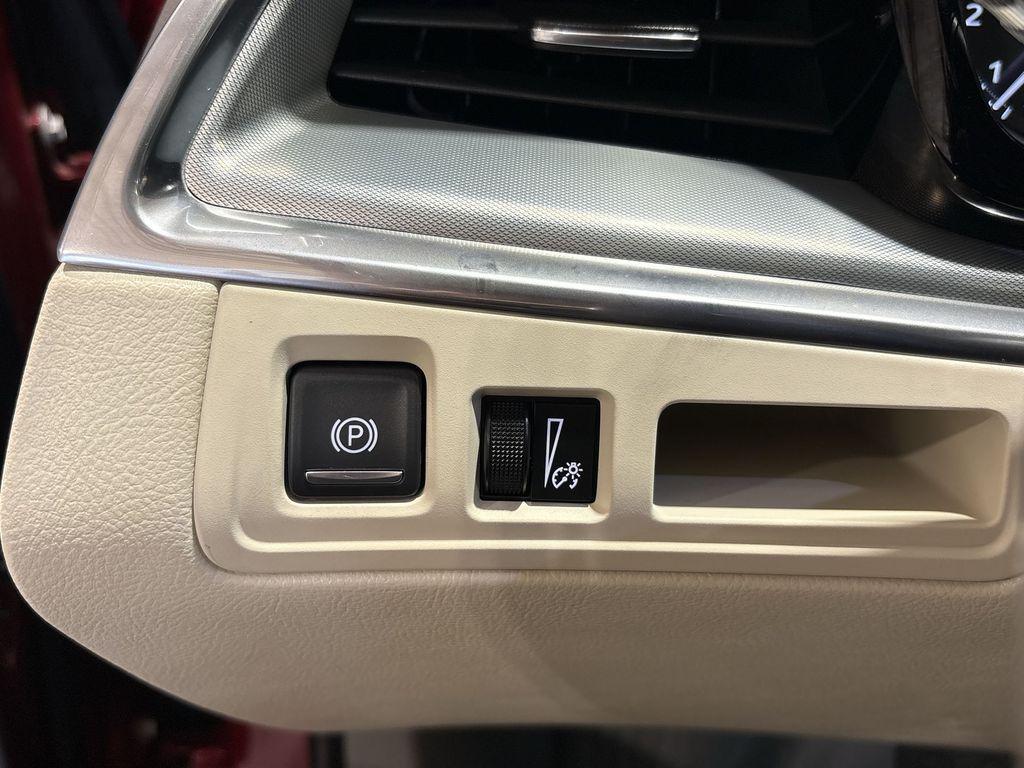used 2022 Cadillac XT5 car, priced at $34,499