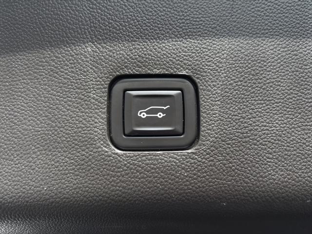 used 2021 Chevrolet Traverse car, priced at $38,900