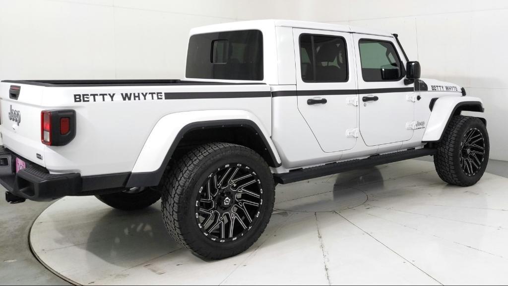 used 2021 Jeep Gladiator car, priced at $39,625